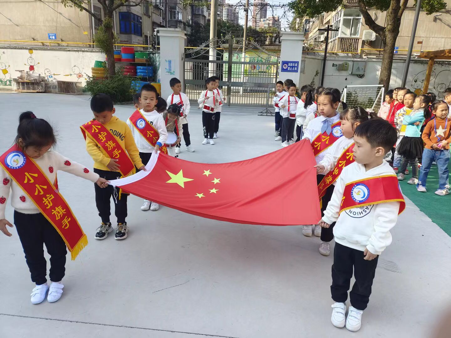 二幼：童心向着党       “艺”  迎“二十大” 