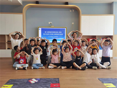 二幼：小小机器人  玩出大智慧