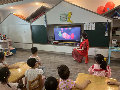 二幼：大手牵小手，禁毒路上一起走