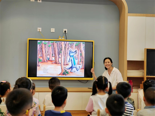 二幼：保育老师讲故事也精彩