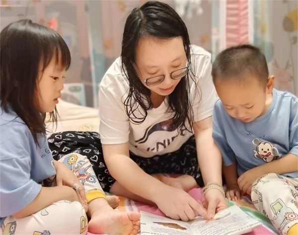 二幼：书香飘满园   红色润童心