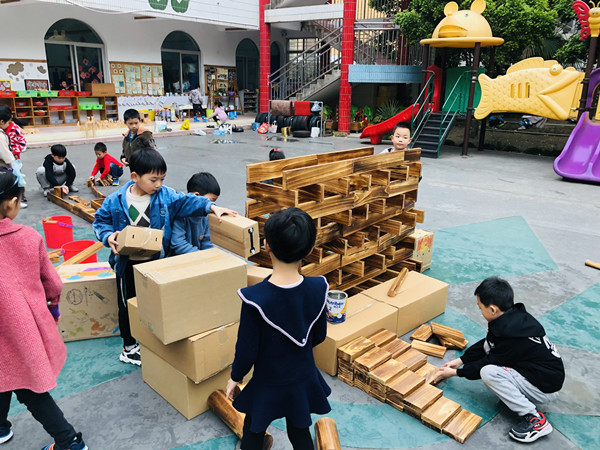 二幼：做一个快乐的“大小孩”