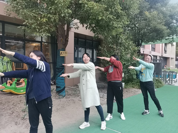 二幼：阳光早操   创意编排