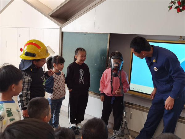 二幼：消防安全 &nbsp;伴我“童”行