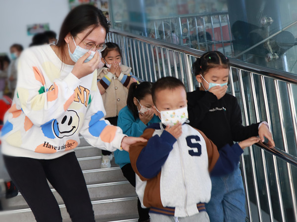 二幼：消防演练 未雨绸缪