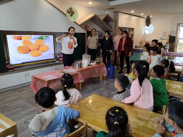 二幼：家长进课堂 —— “薯”于我们的甜蜜