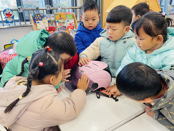 二幼：幸“盔”有你 &nbsp; 安全出行