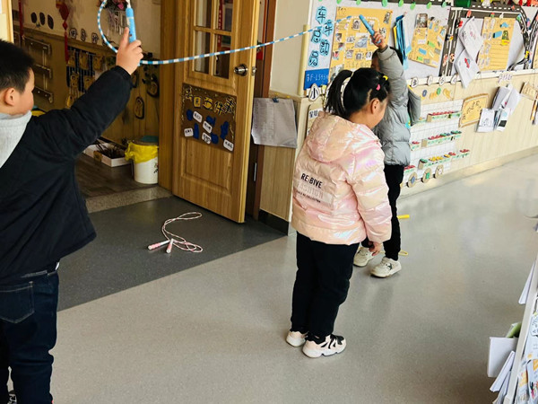 二幼：家园共育    “绳”采飞扬