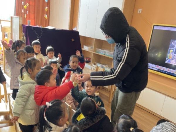 二幼：防拐千万计    宝贝莫中计