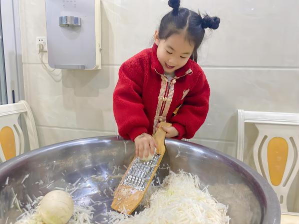 二幼：萌娃迎新春