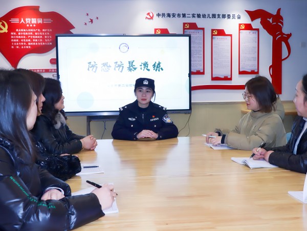 二幼：警园联动  演真练实