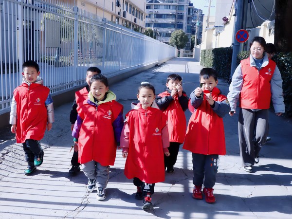 学雷锋，二幼人在行动