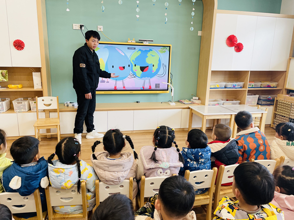 二幼：节约用水   点滴在心