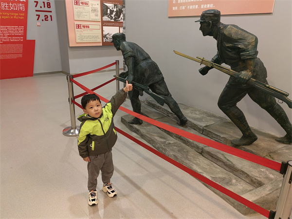 二幼：缅怀革命先烈  感恩幸福生活