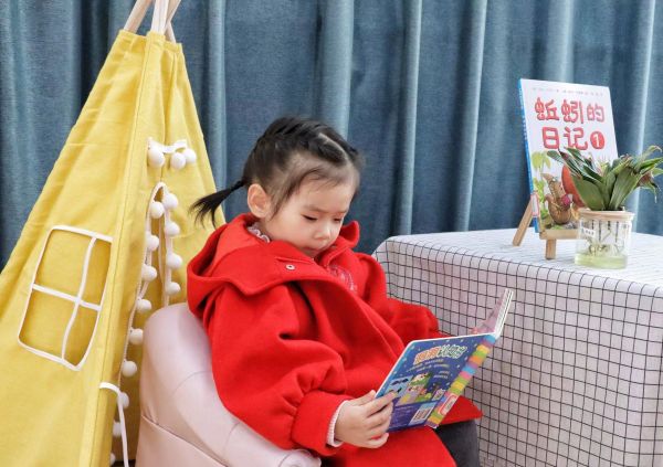 二幼：沐浴书香   “悦”读向未来