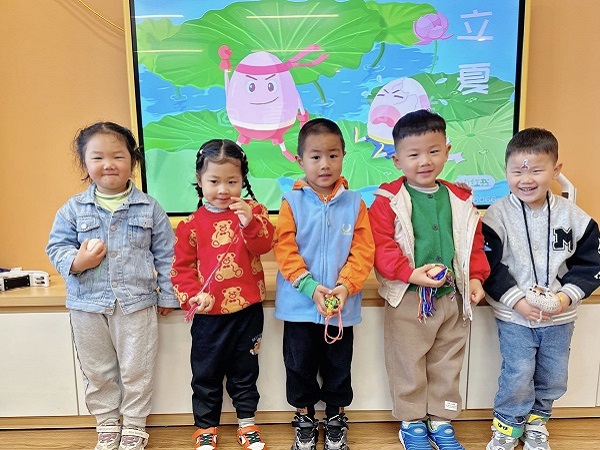 二幼：萌娃爱斗蛋   缤纷过立夏