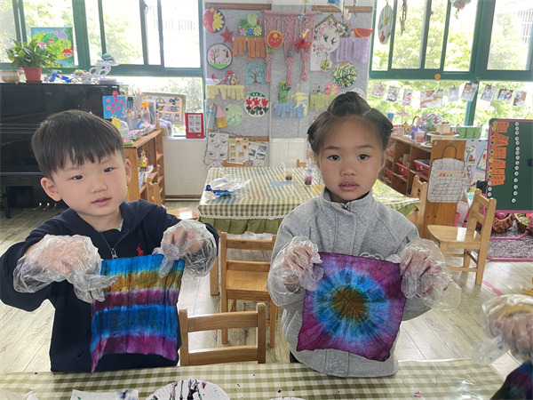 二幼：扎染快乐童年 领略非遗风采