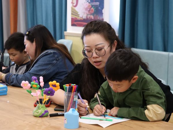 二幼：传承好家风    共建幸福家