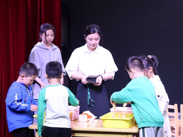 二幼：探秘科学   研思共进促成长