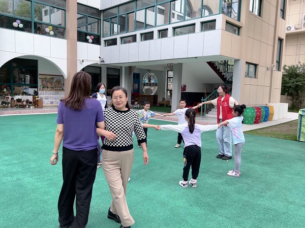 二幼：情暖夕阳   舞动青春