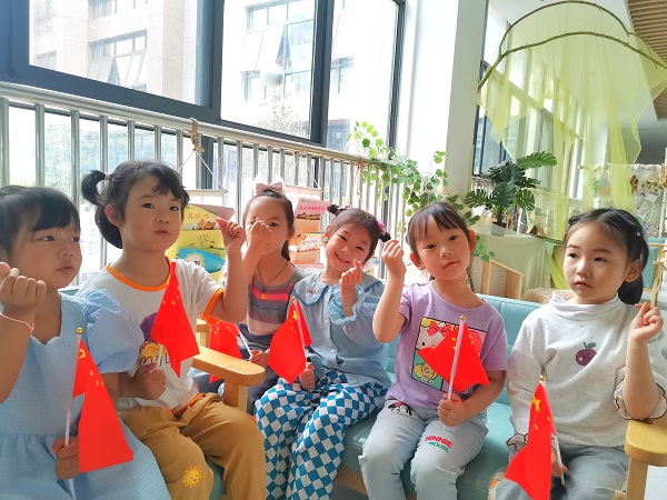 二幼：红歌共传唱 &nbsp;童声向未来