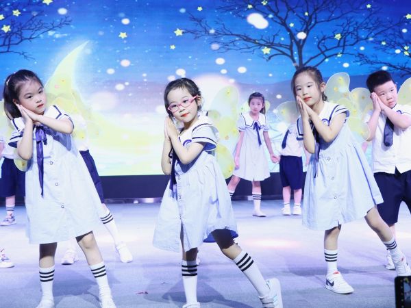 二幼：多彩童年梦    一起向未来