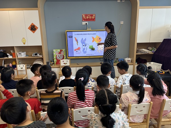 二幼：萌宠护童心   安全伴成长