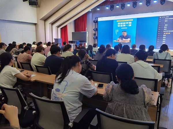 二幼：秋风为序    安全第一