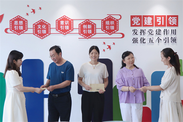 慰问送温暖 关怀叙真情 —— 海安市第二实验幼儿园教育集团开展双拥慰问活动