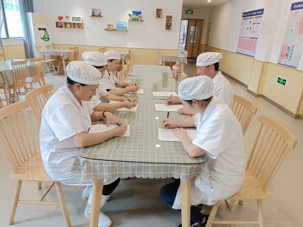 二幼：以考促学  以学促行