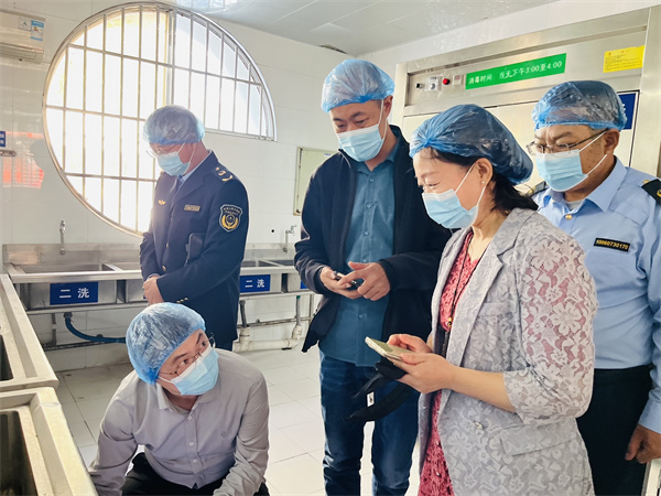 “食”刻守安全 健康常相伴 —— 海安市安平东路幼儿园迎接省食安创建检查