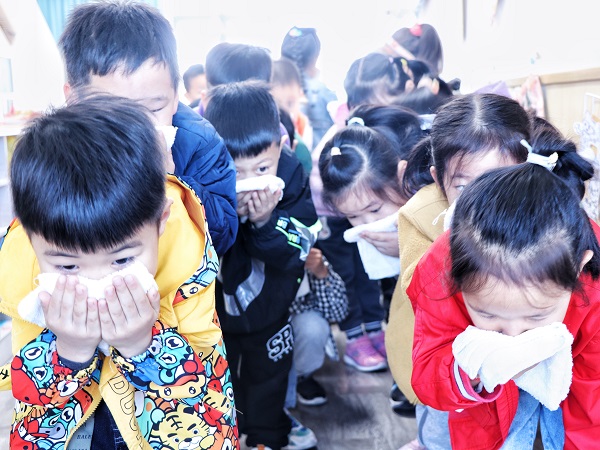 二幼：“火”速行动    防患未“燃”