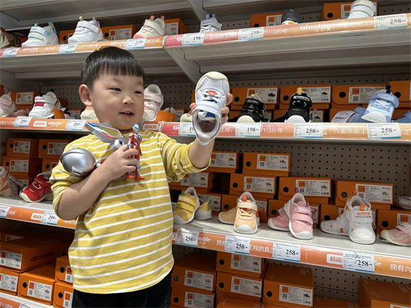 二幼：家园共携手   童心显“鞋”力