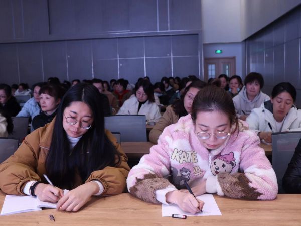 二幼：培训赋能促提升 以学促研助发展