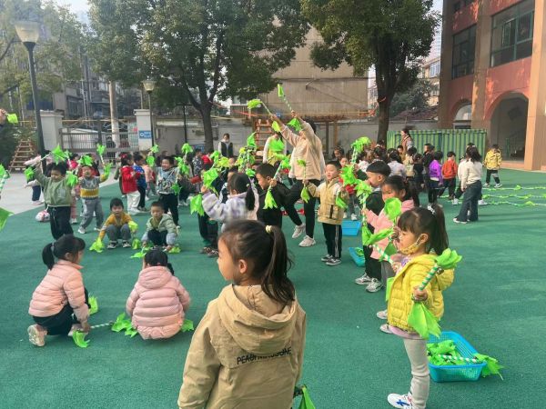 二幼：创意晨操  悦动交往