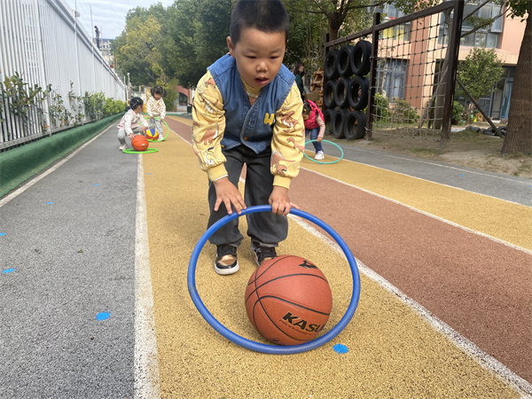 二幼：趣玩球  悦成长