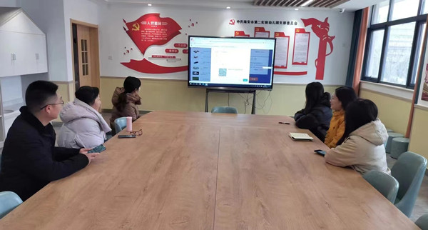 二幼：智能规范    安全同行