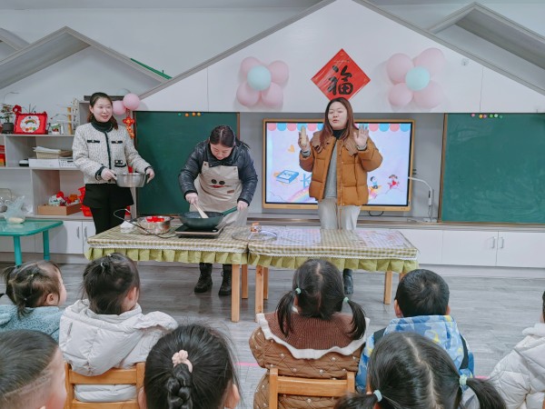 二幼：妙手生“花”   快乐增倍