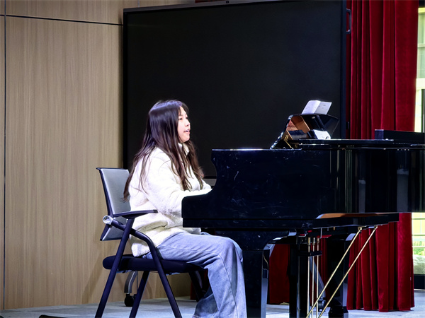 二幼：心随音动   乐在琴中