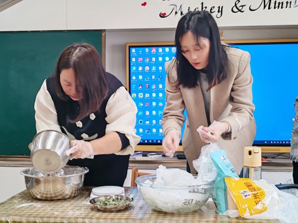 二幼：一口青团   一口春