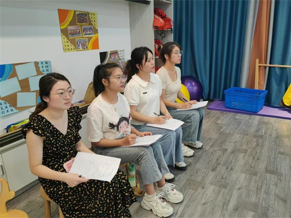 海安市教体系统优秀青年干部暨教坛先锋营培训班学员来二幼跟岗学习