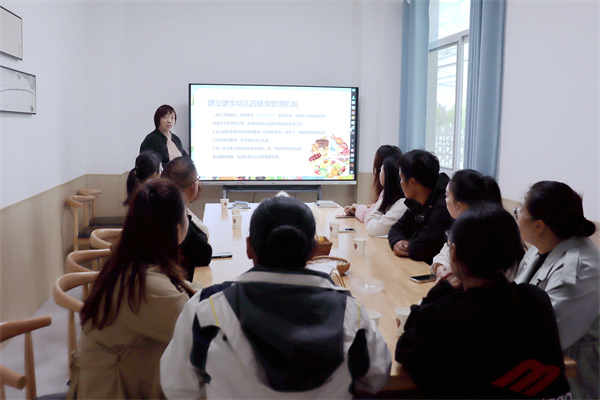 二幼：家园心连心    阳光食堂更”暖”心