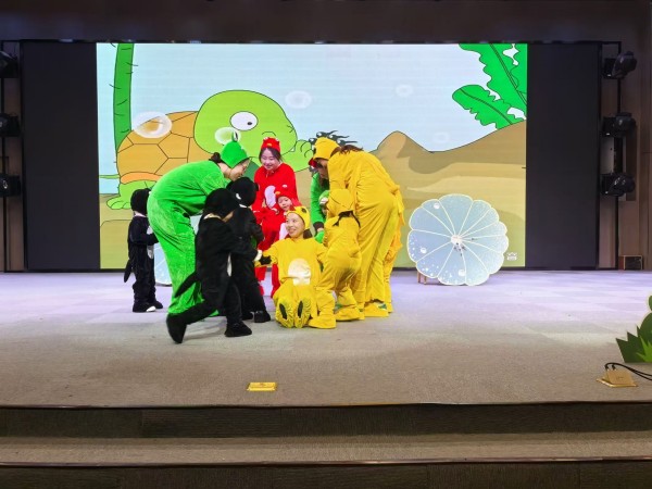 二幼：创设游戏场景    引导幼儿交往