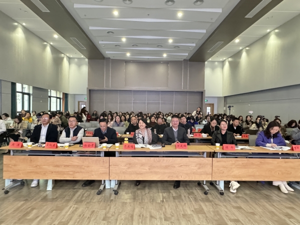 南通市幼儿园优秀课题研究成果展示暨课题主持人培训活动在海安二幼举行