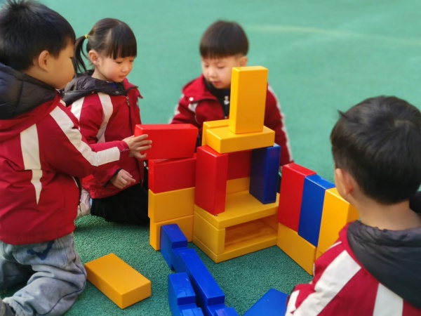 二幼：趣享户外游戏  点亮智慧之光