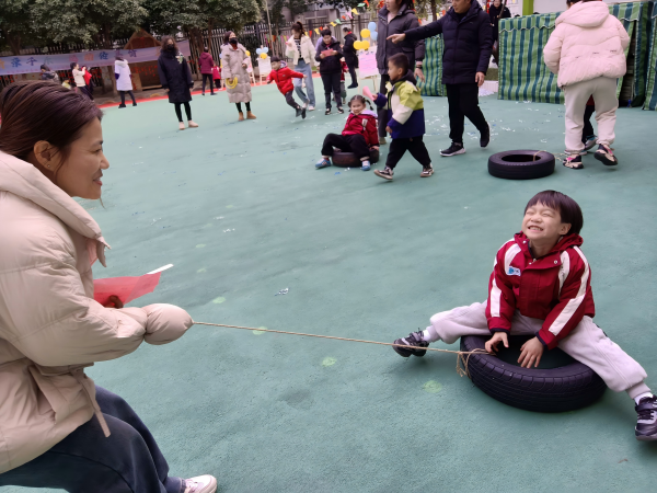 二幼：迎新亲子乐  运动传真情