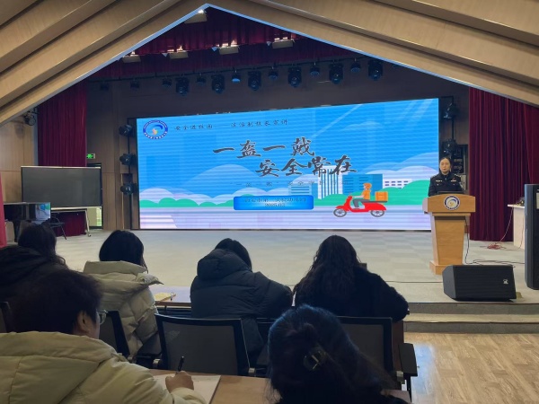 二幼：一盔一戴 安全“童”行