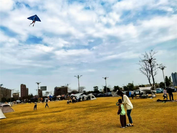 二幼：童心映春晖    纸鸢逐春风
