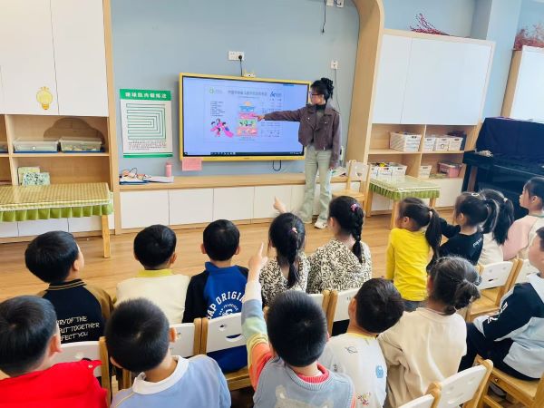 二幼：健康饮食  快乐成长