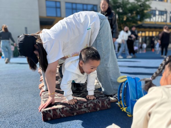 二幼：家园齐携手 周末乐无穷